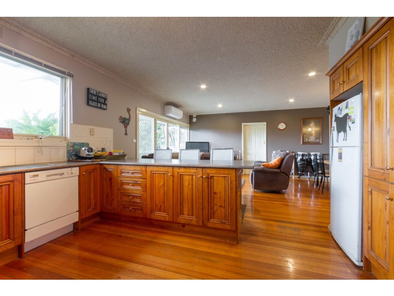 19 Cambridge Road, Mooroolbark VIC 3138
