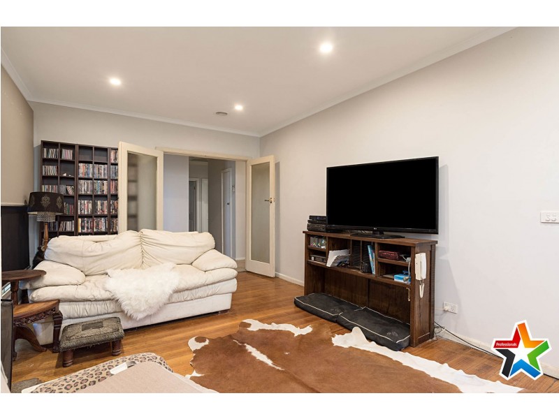 6 Dryden Concourse, Mooroolbark VIC 3138