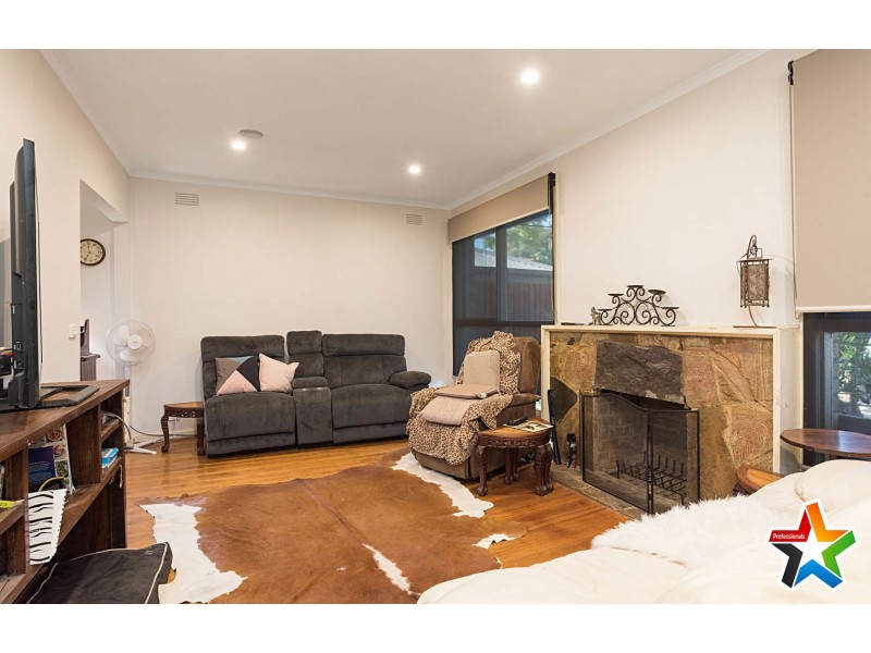 6 Dryden Concourse, Mooroolbark VIC 3138