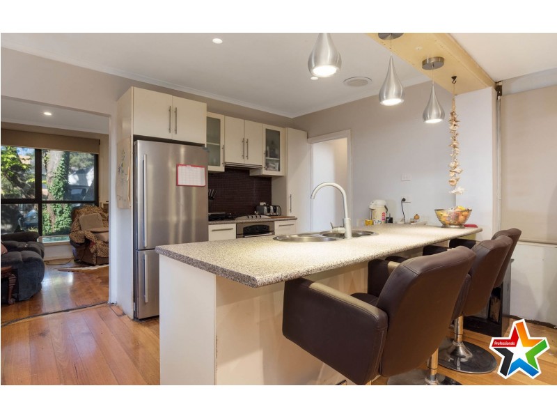 6 Dryden Concourse, Mooroolbark VIC 3138