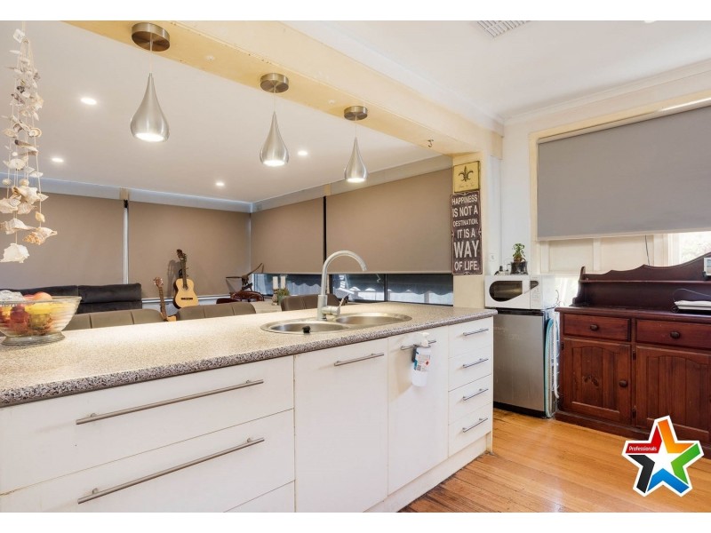 6 Dryden Concourse, Mooroolbark VIC 3138