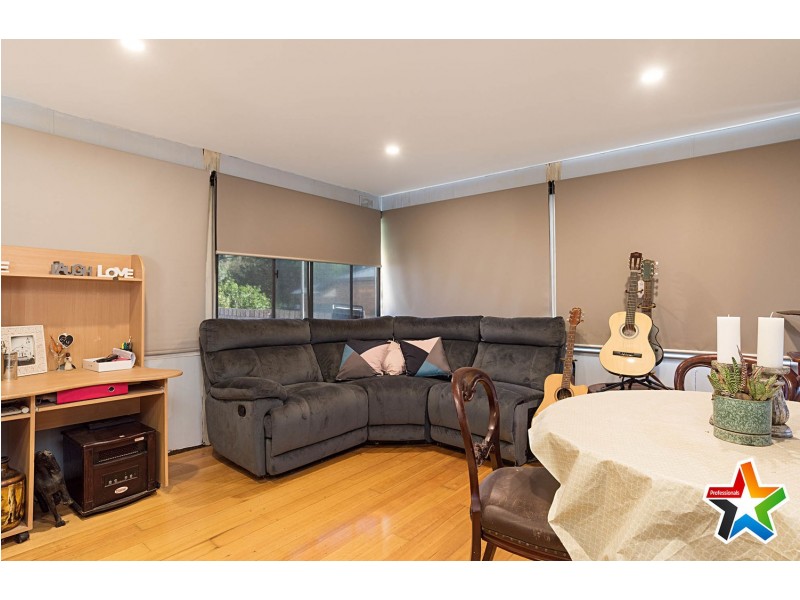6 Dryden Concourse, Mooroolbark VIC 3138
