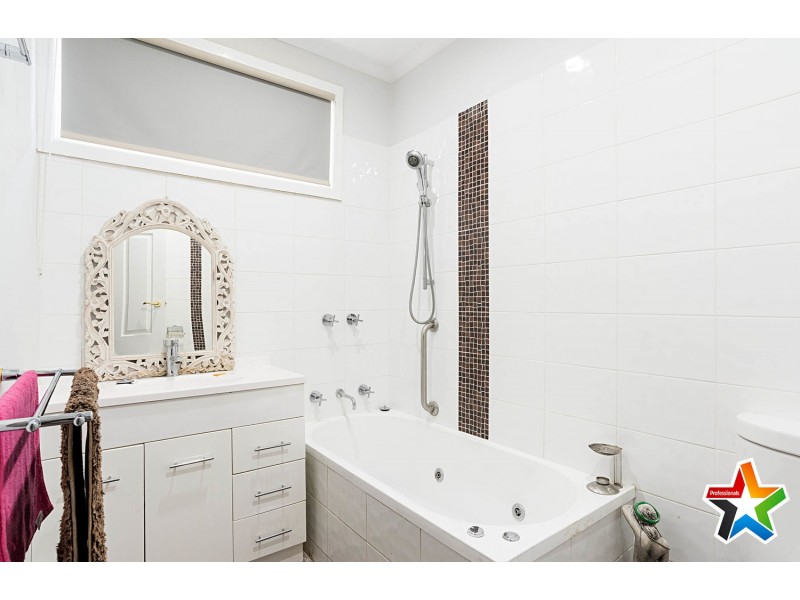 6 Dryden Concourse, Mooroolbark VIC 3138