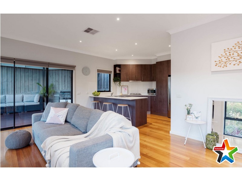 25 Felix Grove, Mooroolbark VIC 3138