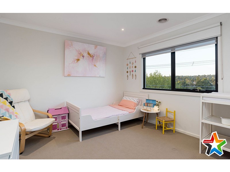 25 Felix Grove, Mooroolbark VIC 3138