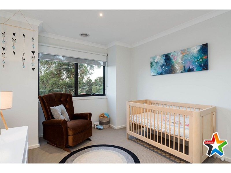 25 Felix Grove, Mooroolbark VIC 3138