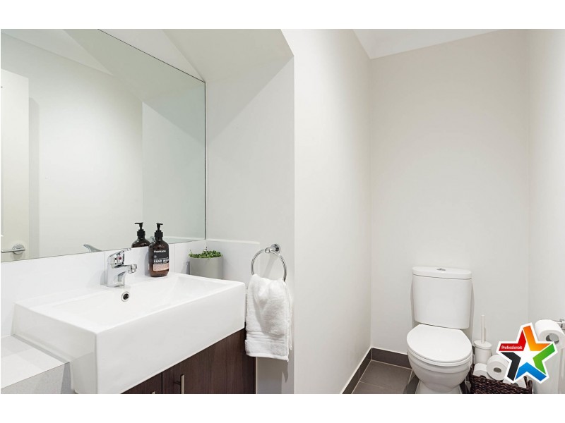 25 Felix Grove, Mooroolbark VIC 3138