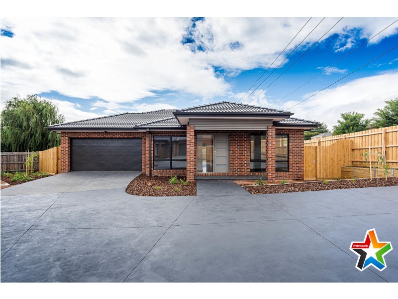 2 Starboard Close, Mooroolbark VIC 3138