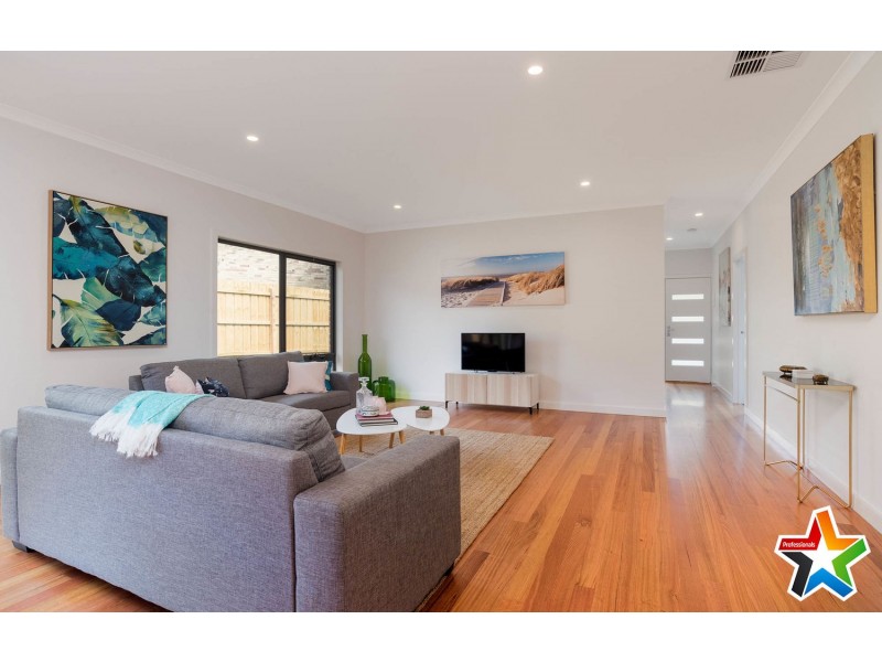 2 Starboard Close, Mooroolbark VIC 3138