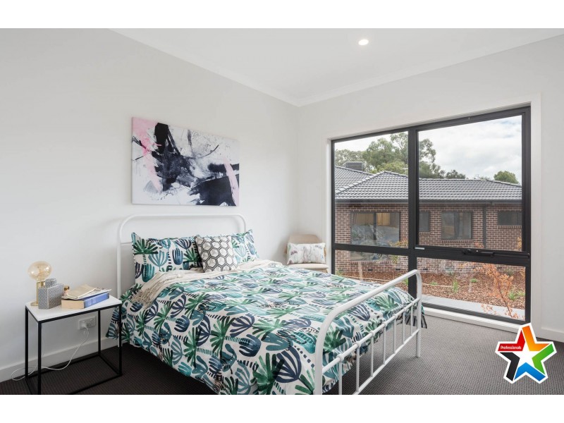 2 Starboard Close, Mooroolbark VIC 3138