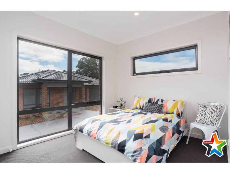 2 Starboard Close, Mooroolbark VIC 3138