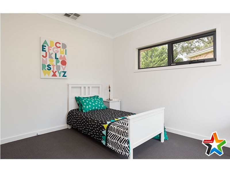 2 Starboard Close, Mooroolbark VIC 3138