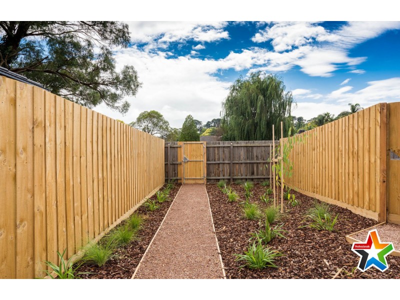 2 Starboard Close, Mooroolbark VIC 3138