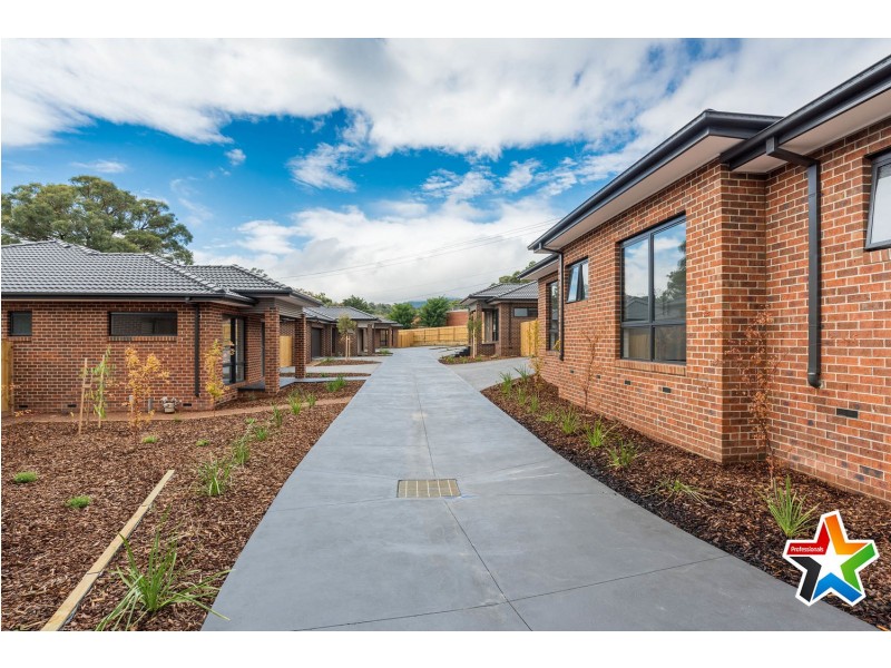 2 Starboard Close, Mooroolbark VIC 3138