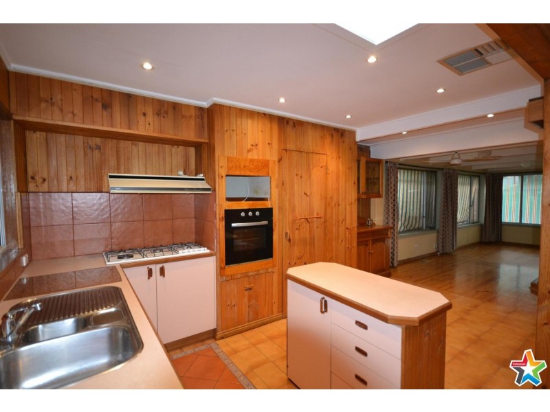 31 Ballantyne Crescent, Kilsyth VIC 3137
