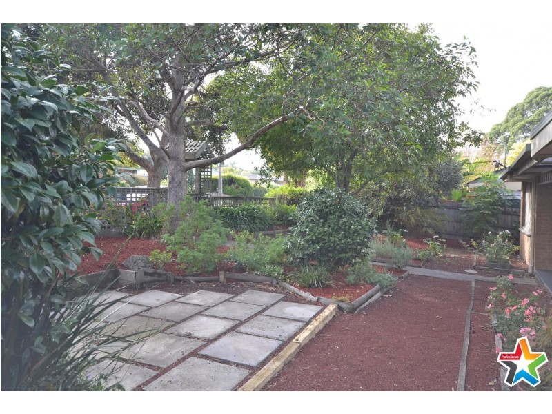 31 Ballantyne Crescent, Kilsyth VIC 3137