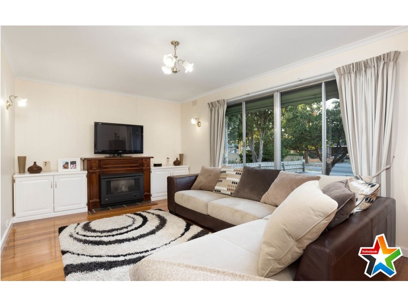 8 Blackburn Road, Mooroolbark VIC 3138