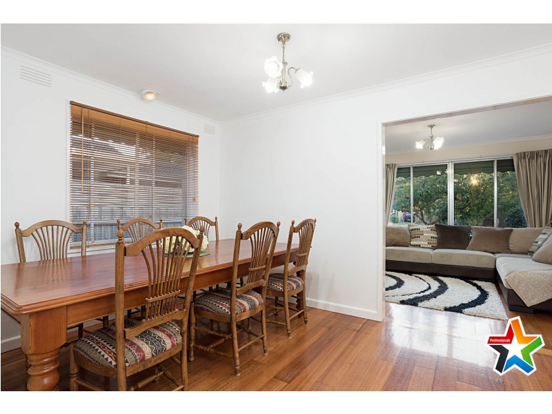 8 Blackburn Road, Mooroolbark VIC 3138