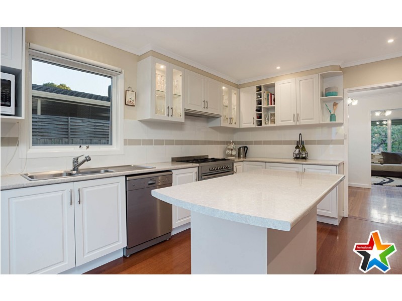 8 Blackburn Road, Mooroolbark VIC 3138