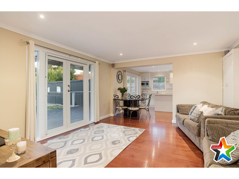 8 Blackburn Road, Mooroolbark VIC 3138