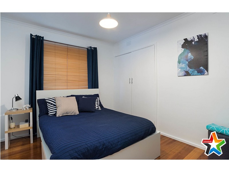 8 Blackburn Road, Mooroolbark VIC 3138