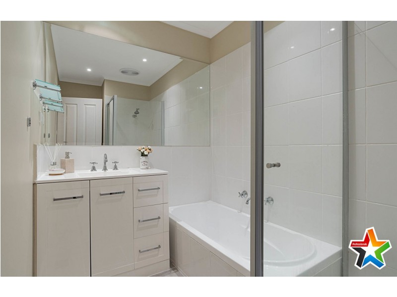 8 Blackburn Road, Mooroolbark VIC 3138