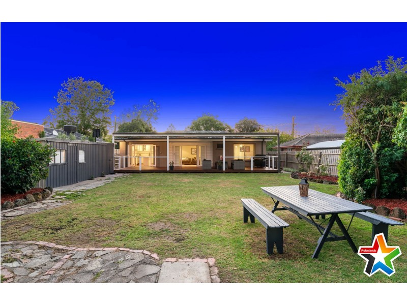 8 Blackburn Road, Mooroolbark VIC 3138