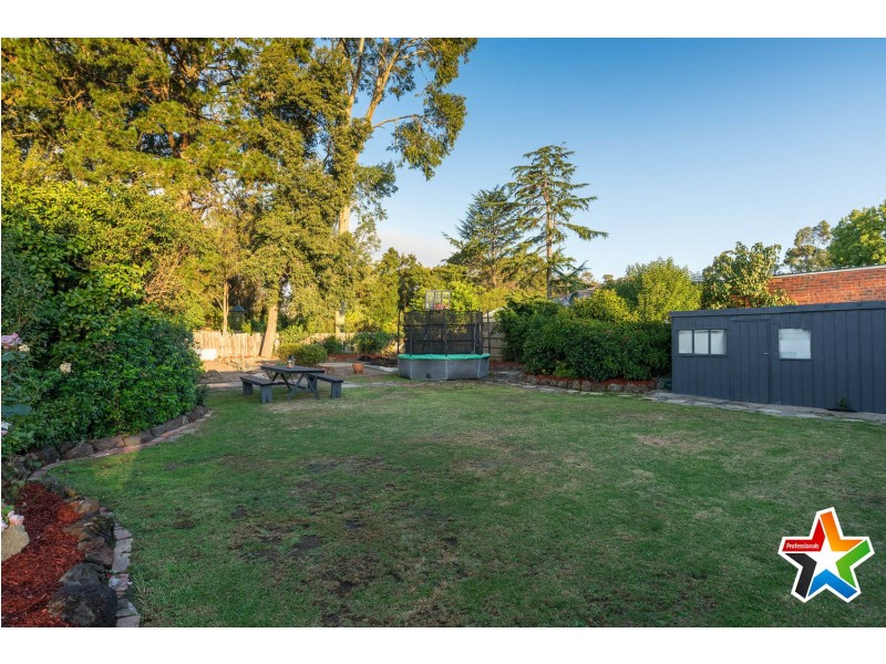 8 Blackburn Road, Mooroolbark VIC 3138