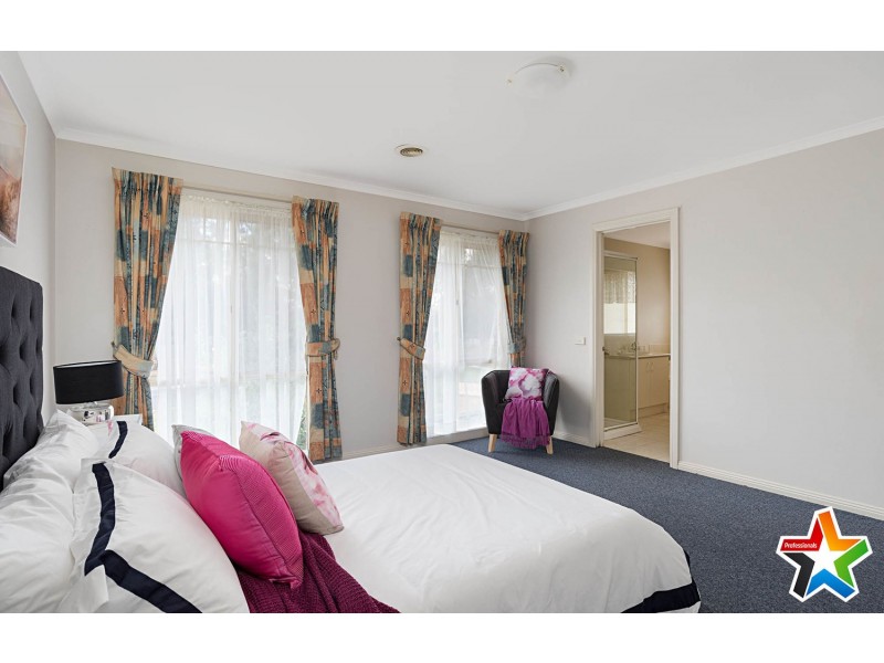 2/662-668 Mount Dandeong Road, Kilsyth VIC 3137