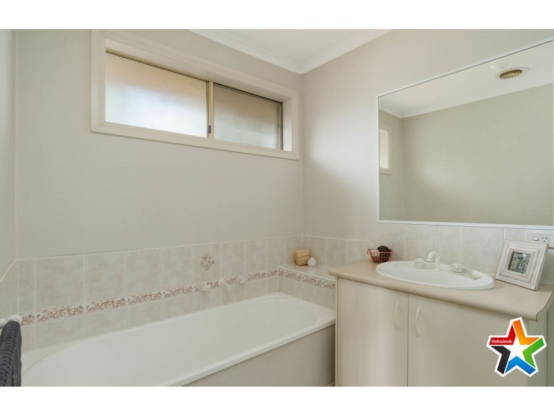 2/662-668 Mount Dandeong Road, Kilsyth VIC 3137