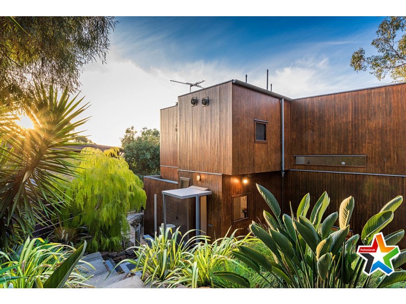 18 Sunrise Hill Road, Montrose VIC 3765