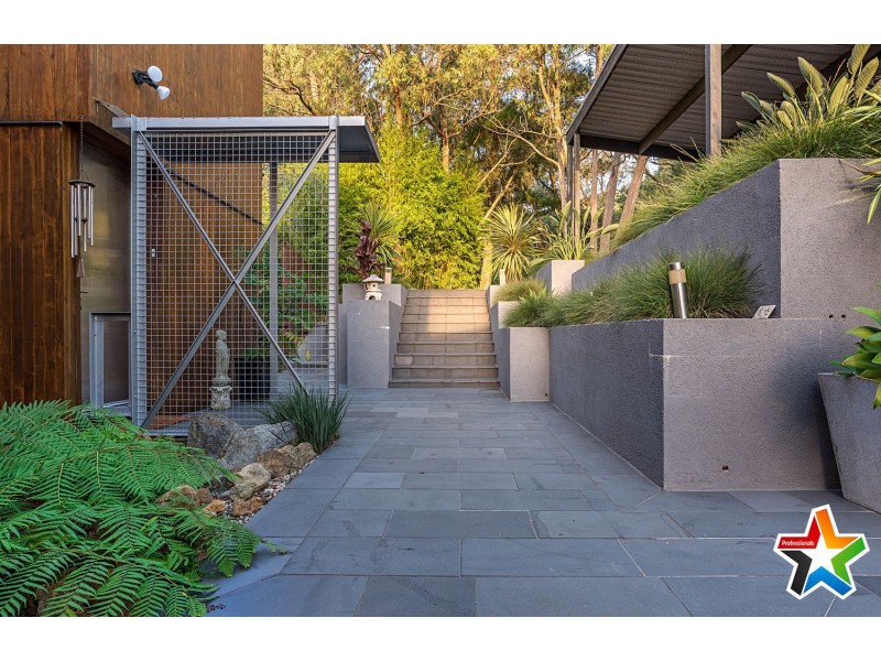 18 Sunrise Hill Road, Montrose VIC 3765