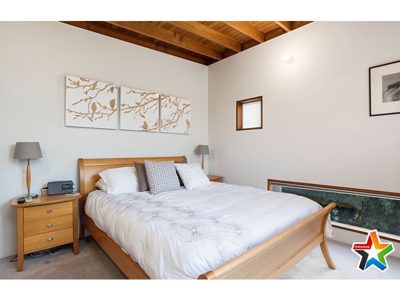 18 Sunrise Hill Road, Montrose VIC 3765