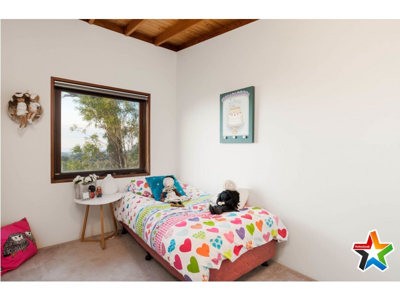 18 Sunrise Hill Road, Montrose VIC 3765