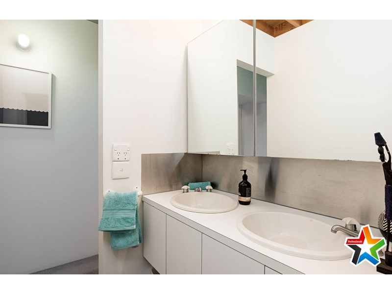 18 Sunrise Hill Road, Montrose VIC 3765