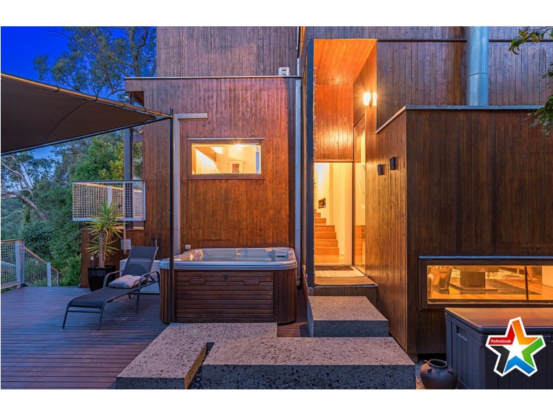 18 Sunrise Hill Road, Montrose VIC 3765