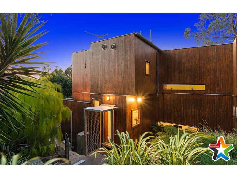 18 Sunrise Hill Road, Montrose VIC 3765