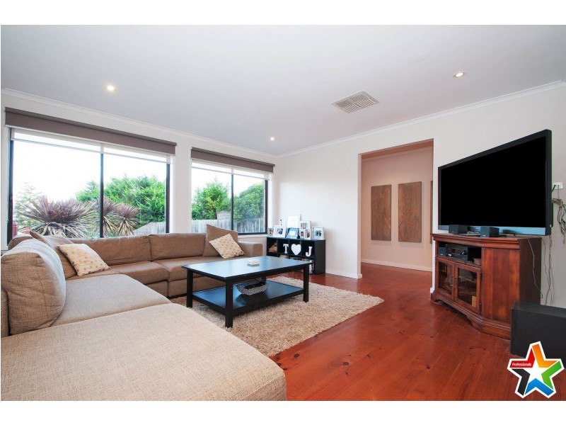 11 Landscape Drive, Mooroolbark VIC 3138