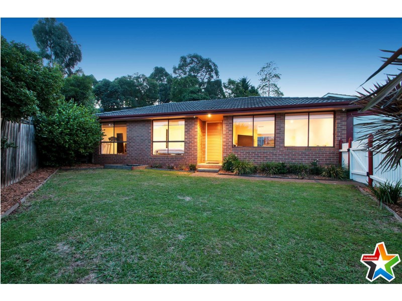 11 Landscape Drive, Mooroolbark VIC 3138