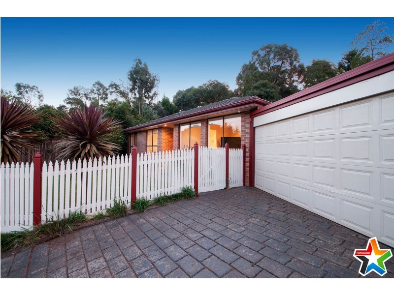 11 Landscape Drive, Mooroolbark VIC 3138