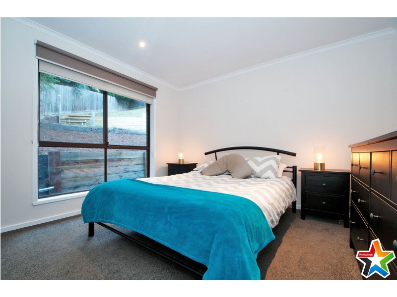 11 Landscape Drive, Mooroolbark VIC 3138