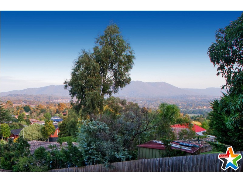 11 Landscape Drive, Mooroolbark VIC 3138