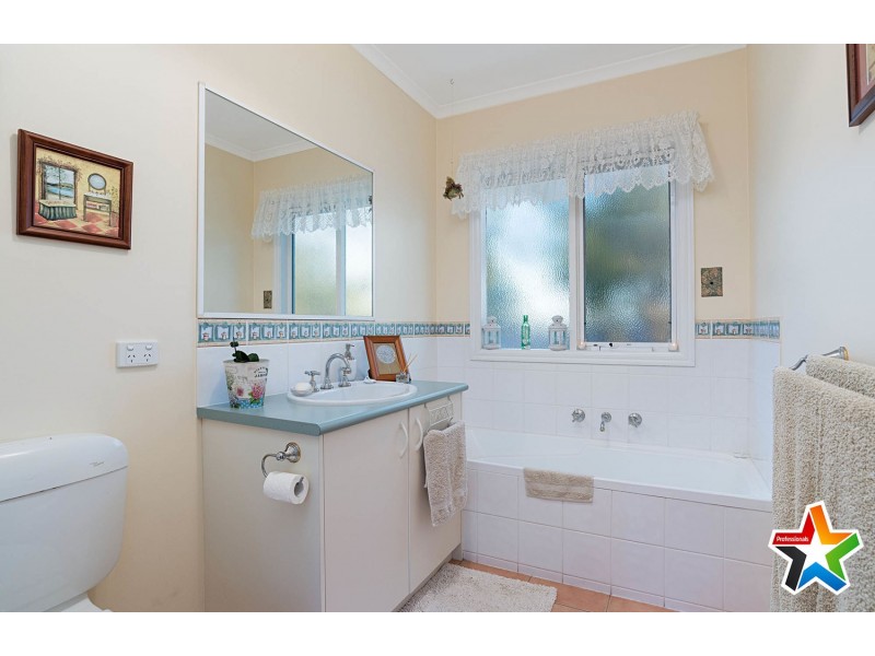 12 Rosewood Place, Chirnside Park VIC 3116