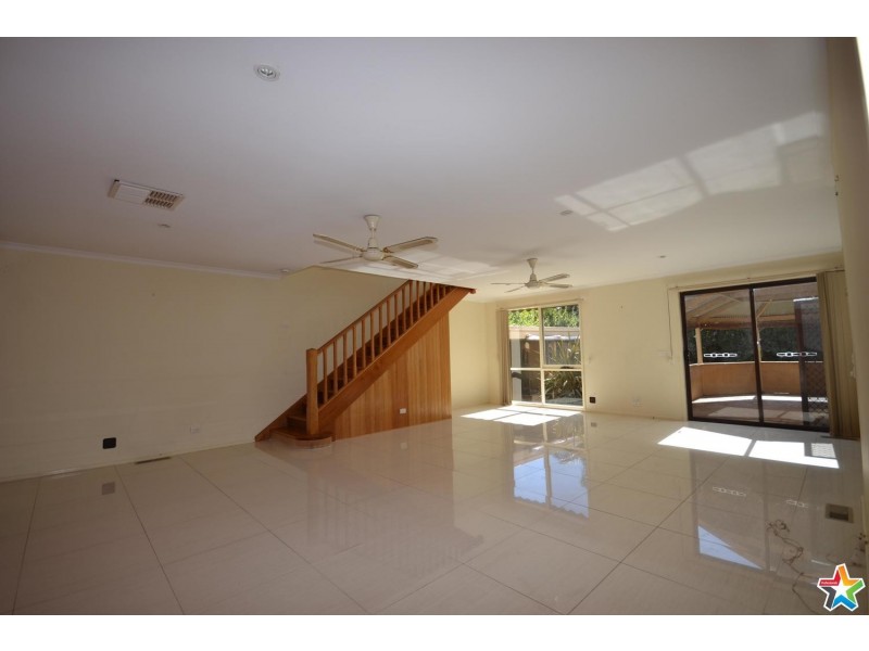 27 Songbird Avenue, Chirnside Park VIC 3116