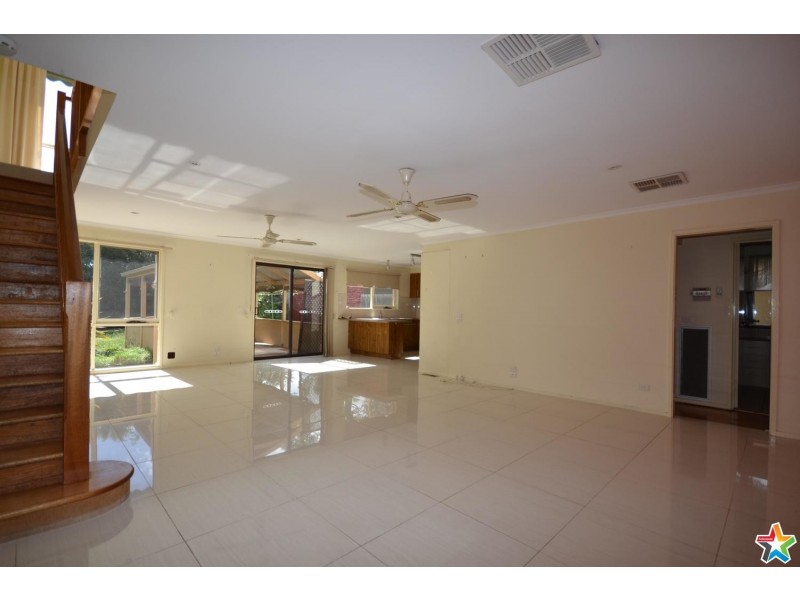 27 Songbird Avenue, Chirnside Park VIC 3116