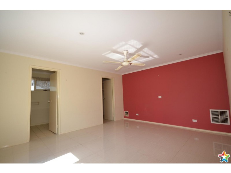 27 Songbird Avenue, Chirnside Park VIC 3116