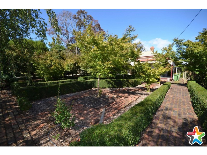 210 Cambridge Road, Mooroolbark VIC 3138