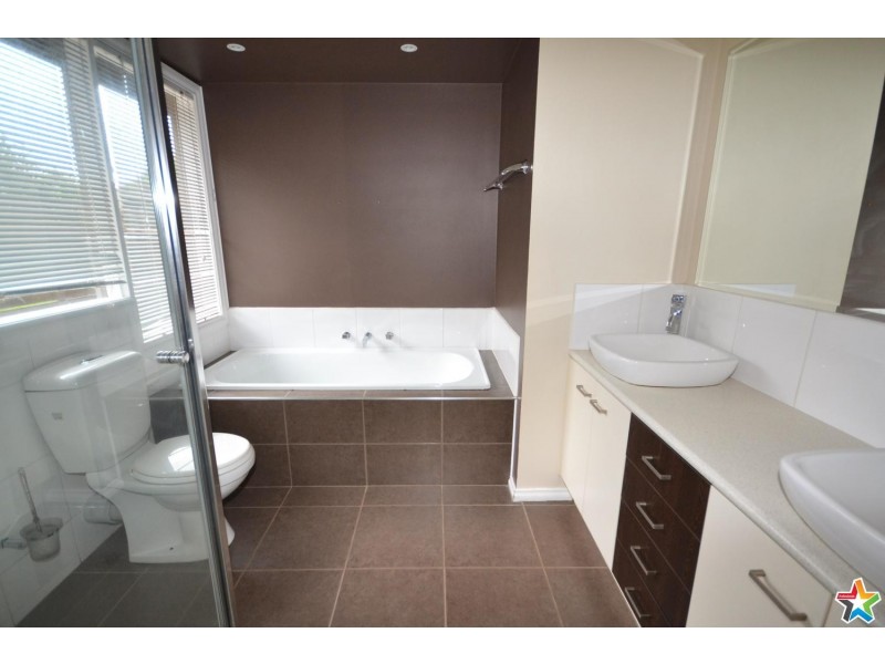 4 Old Mill Place, Chirnside Park VIC 3116