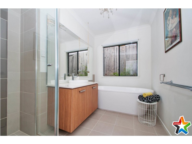31 Larbert Road, Mooroolbark VIC 3138