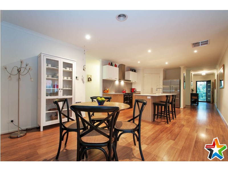 31 Larbert Road, Mooroolbark VIC 3138